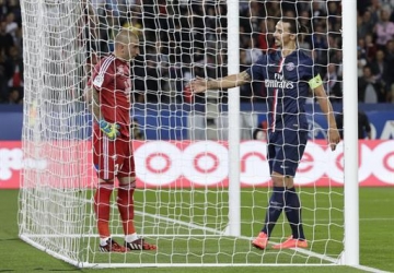 Deux CSC pour Ruffier et Mandanda